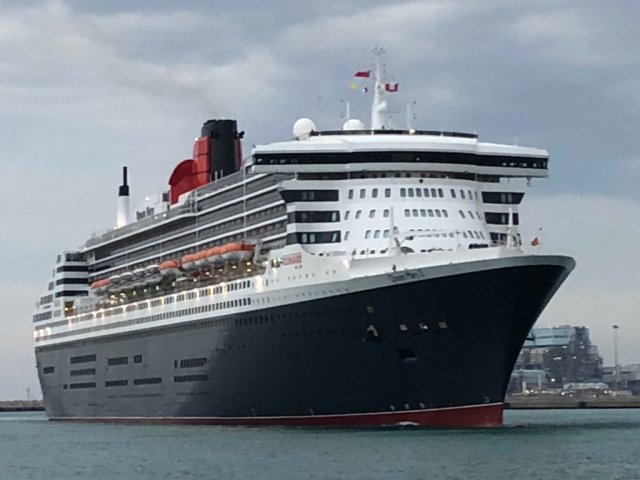 queen mary 2 5